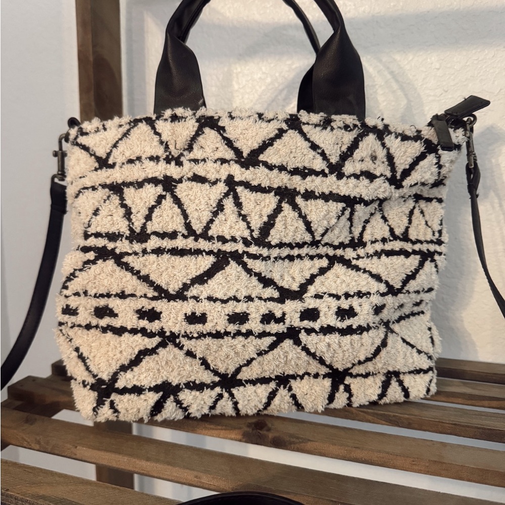 Universal Thread Black and Cream Geometric Tote